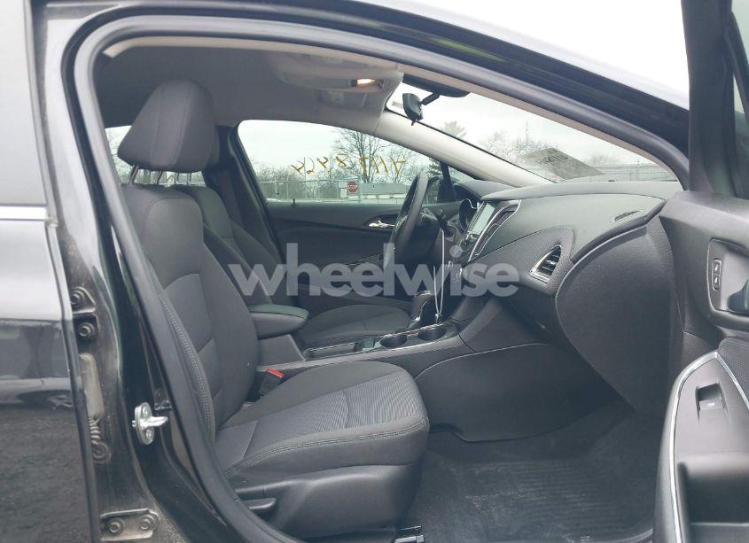 Photo 5 of 2018 Chevrolet Cruze LT AUTO (VIN 1G1BE5SM8J7230894)