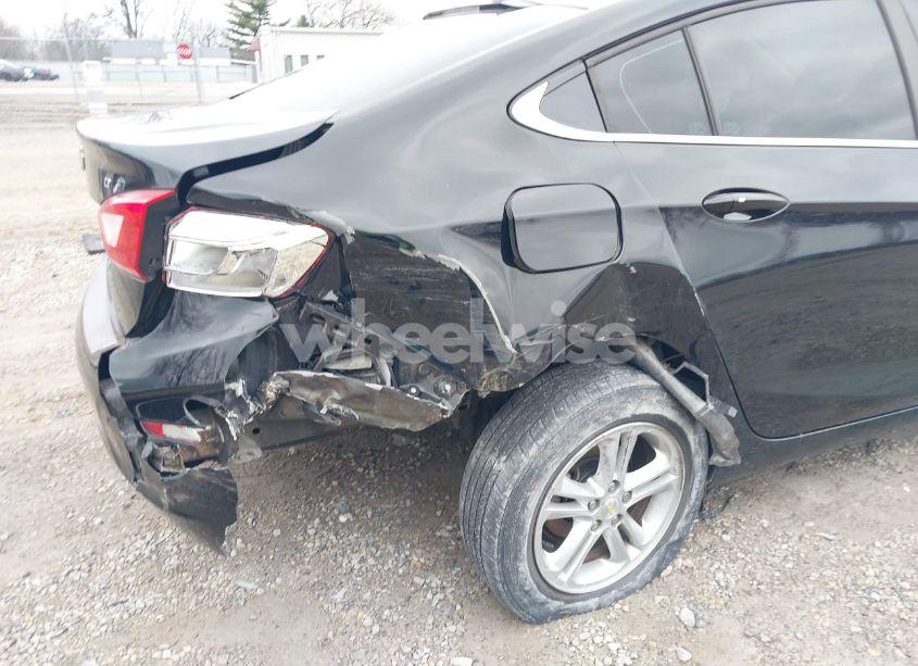 Photo 6 of 2018 Chevrolet Cruze LT AUTO (VIN 1G1BE5SM8J7230894)