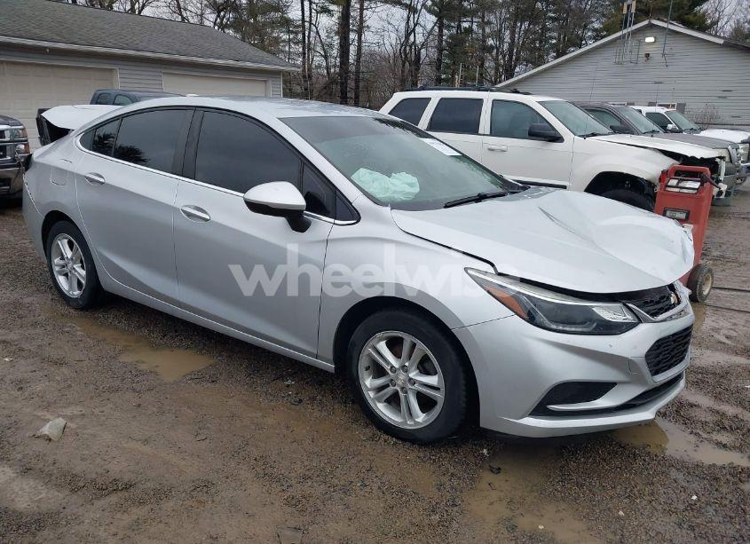 2018 Chevrolet Cruze LT AUTO (VIN 1G1BE5SM8J7240227) main photo