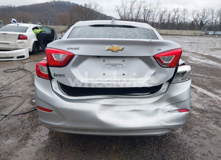 Photo 16 of 2018 Chevrolet Cruze LT AUTO (VIN 1G1BE5SM8J7240227)