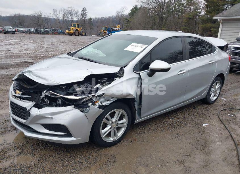 Photo 2 of 2018 Chevrolet Cruze LT AUTO (VIN 1G1BE5SM8J7240227)