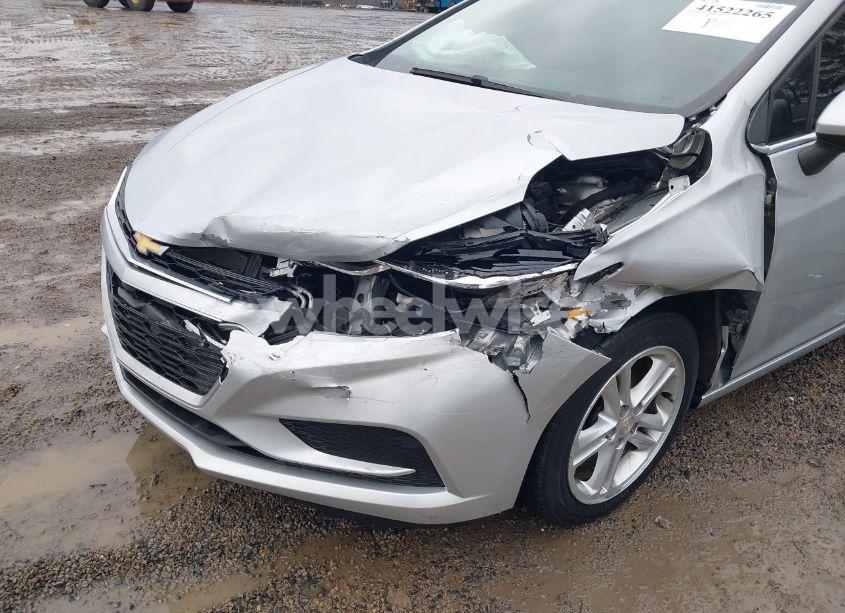 Photo 6 of 2018 Chevrolet Cruze LT AUTO (VIN 1G1BE5SM8J7240227)