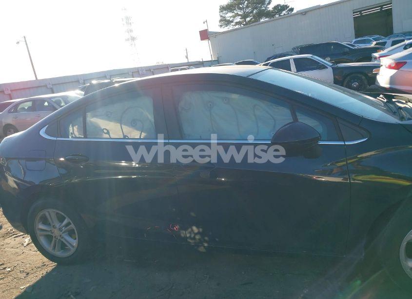 Photo 13 of 2018 Chevrolet Cruze LT AUTO (VIN 1G1BE5SM8J7247422)