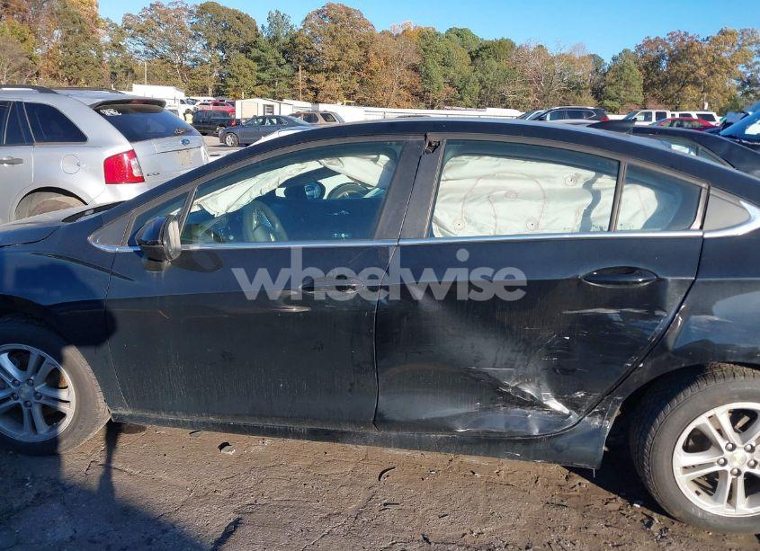Photo 14 of 2018 Chevrolet Cruze LT AUTO (VIN 1G1BE5SM8J7247422)