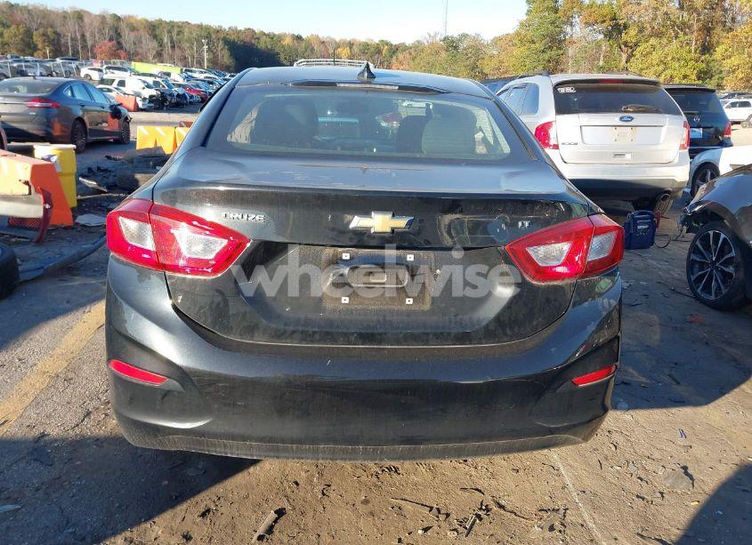 Photo 16 of 2018 Chevrolet Cruze LT AUTO (VIN 1G1BE5SM8J7247422)