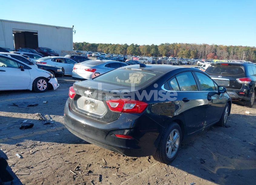 Photo 4 of 2018 Chevrolet Cruze LT AUTO (VIN 1G1BE5SM8J7247422)