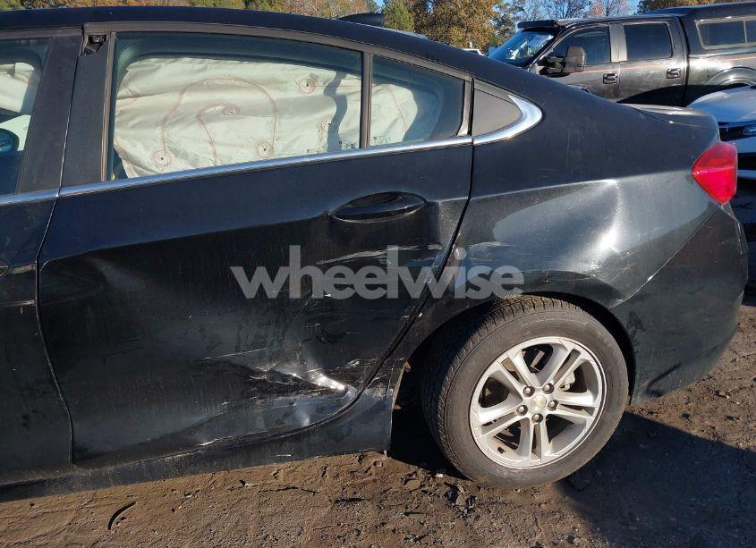 Photo 6 of 2018 Chevrolet Cruze LT AUTO (VIN 1G1BE5SM8J7247422)