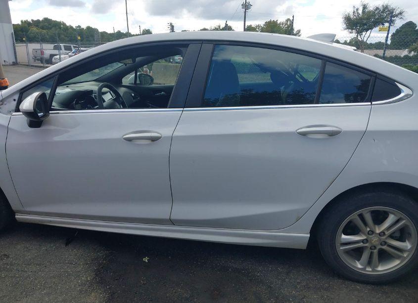 Photo 14 of 2018 Chevrolet Cruze LT AUTO (VIN 1G1BE5SM8J7248442)