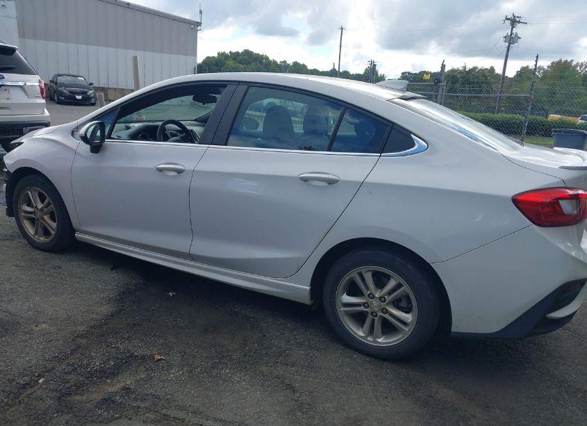 Photo 3 of 2018 Chevrolet Cruze LT AUTO (VIN 1G1BE5SM8J7248442)