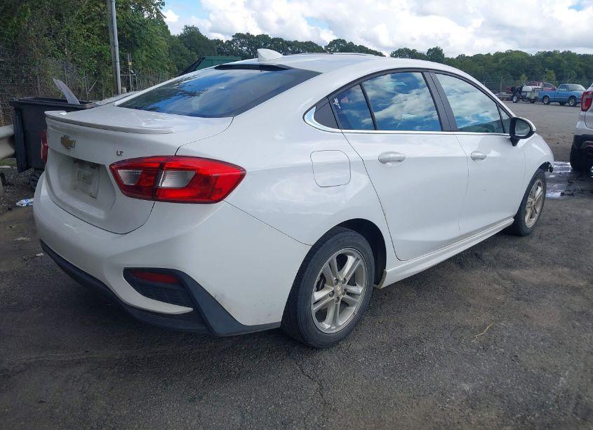 Photo 4 of 2018 Chevrolet Cruze LT AUTO (VIN 1G1BE5SM8J7248442)