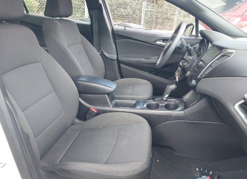 Photo 5 of 2018 Chevrolet Cruze LT AUTO (VIN 1G1BE5SM8J7248442)