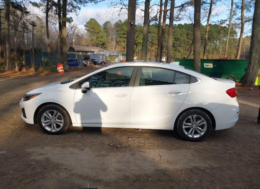 Photo 14 of 2019 Chevrolet Cruze LT (VIN 1G1BE5SM8K7111602)