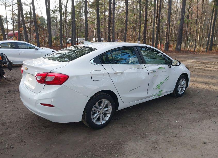 Photo 4 of 2019 Chevrolet Cruze LT (VIN 1G1BE5SM8K7111602)