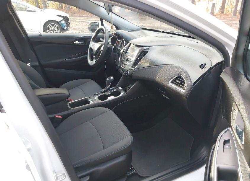 Photo 5 of 2019 Chevrolet Cruze LT (VIN 1G1BE5SM8K7111602)