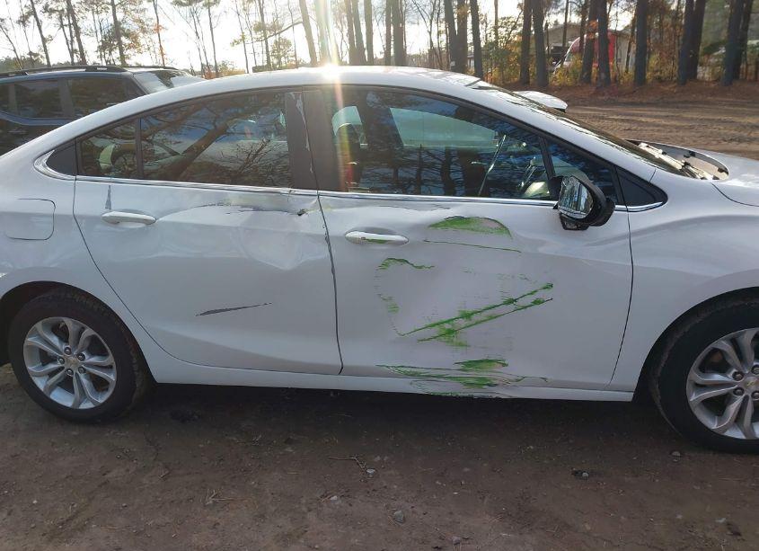 Photo 6 of 2019 Chevrolet Cruze LT (VIN 1G1BE5SM8K7111602)