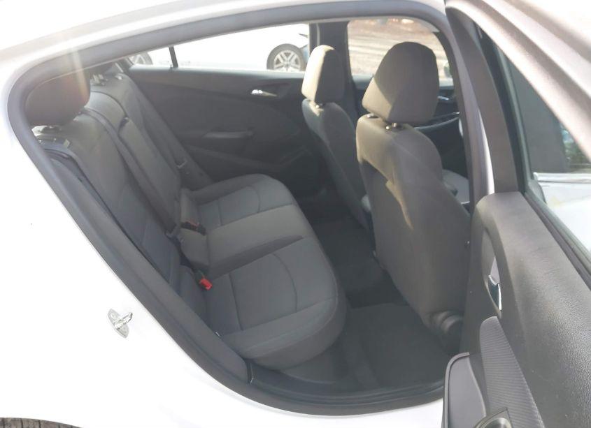 Photo 8 of 2019 Chevrolet Cruze LT (VIN 1G1BE5SM8K7111602)