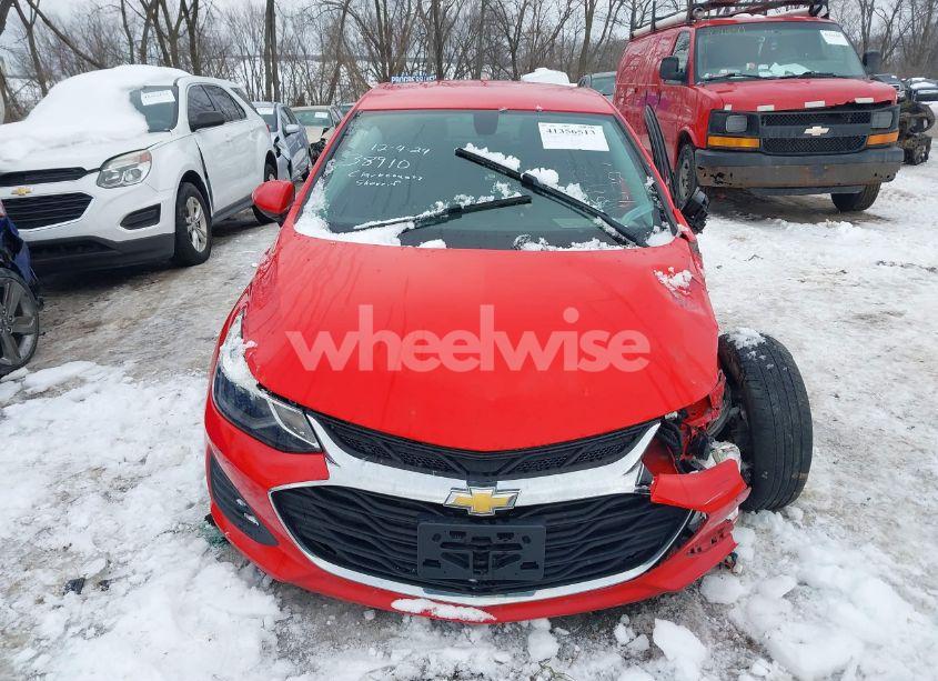 Photo 11 of 2019 Chevrolet Cruze LT (VIN 1G1BE5SM8K7112538)