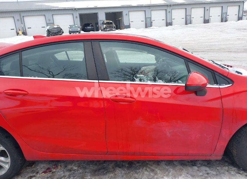 Photo 12 of 2019 Chevrolet Cruze LT (VIN 1G1BE5SM8K7112538)