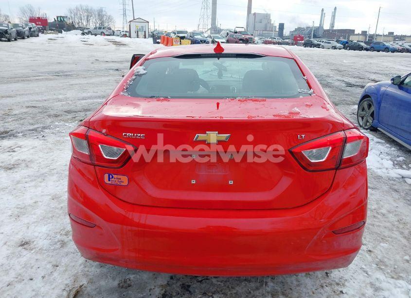 Photo 15 of 2019 Chevrolet Cruze LT (VIN 1G1BE5SM8K7112538)