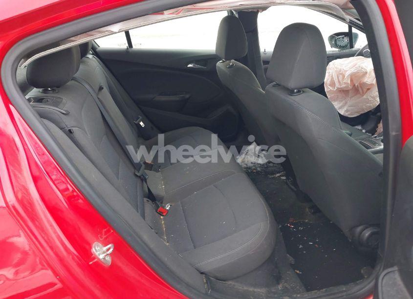 Photo 8 of 2019 Chevrolet Cruze LT (VIN 1G1BE5SM8K7112538)