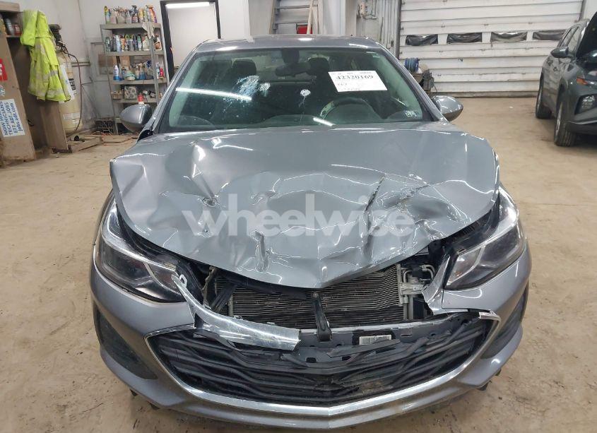 Photo 12 of 2019 Chevrolet Cruze LT (VIN 1G1BE5SM8K7114368)