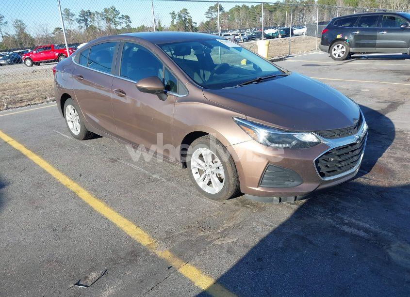 2019 Chevrolet Cruze LT (VIN 1G1BE5SM8K7120736) main photo