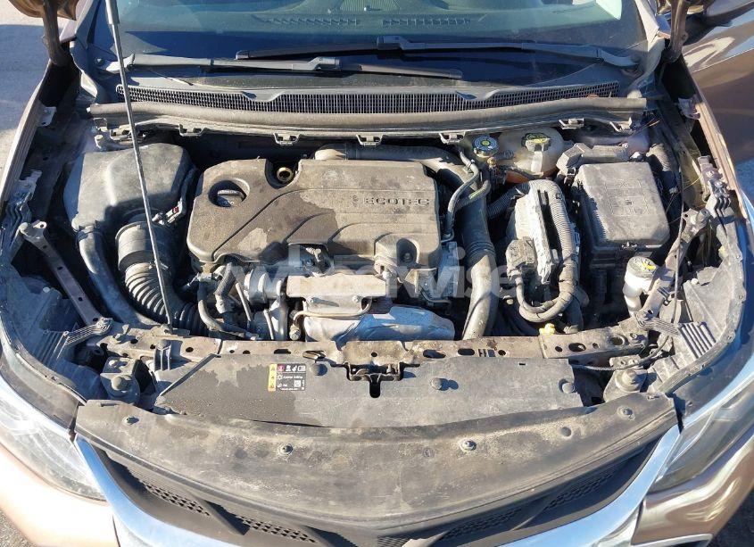 Photo 10 of 2019 Chevrolet Cruze LT (VIN 1G1BE5SM8K7120736)