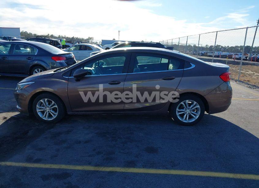 Photo 14 of 2019 Chevrolet Cruze LT (VIN 1G1BE5SM8K7120736)