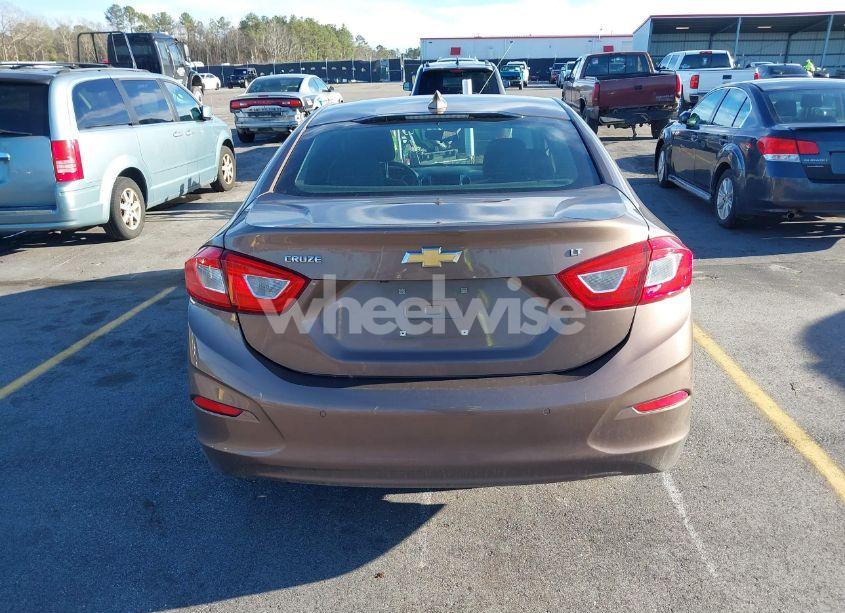 Photo 16 of 2019 Chevrolet Cruze LT (VIN 1G1BE5SM8K7120736)