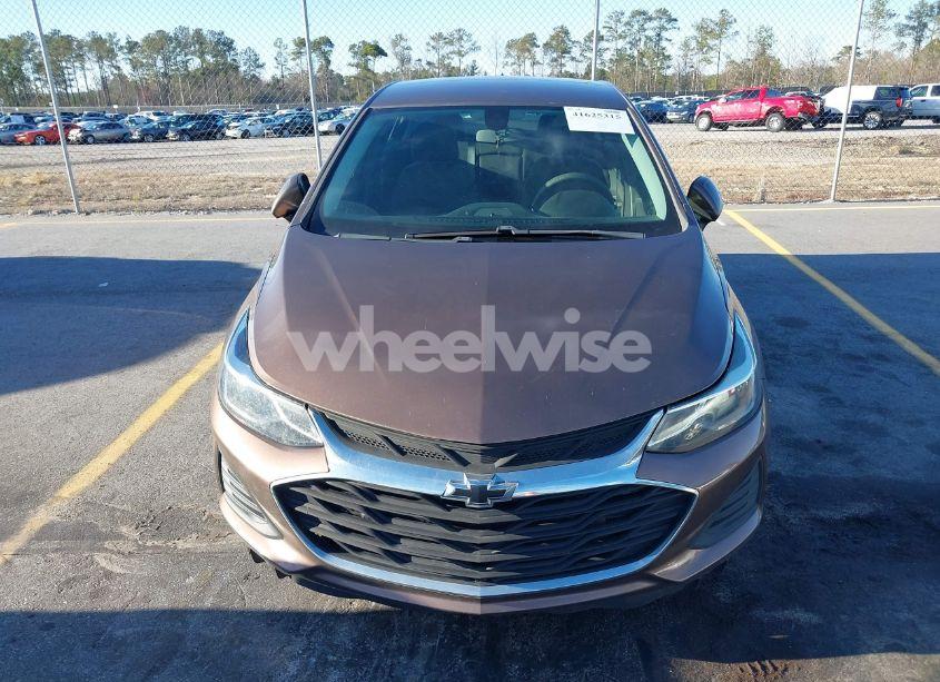 Photo 6 of 2019 Chevrolet Cruze LT (VIN 1G1BE5SM8K7120736)