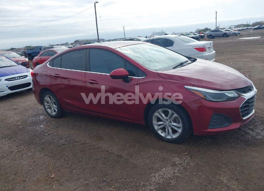 2019 Chevrolet Cruze LT (VIN 1G1BE5SM8K7121191) main photo