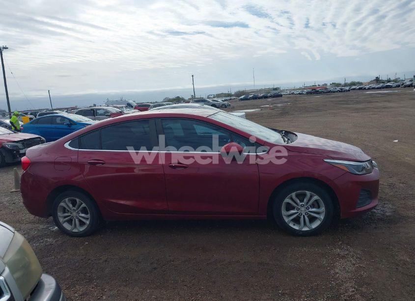 Photo 13 of 2019 Chevrolet Cruze LT (VIN 1G1BE5SM8K7121191)