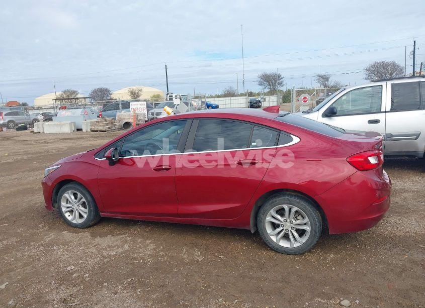 Photo 14 of 2019 Chevrolet Cruze LT (VIN 1G1BE5SM8K7121191)