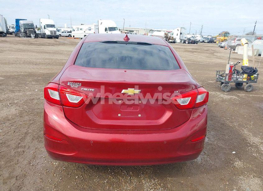 Photo 16 of 2019 Chevrolet Cruze LT (VIN 1G1BE5SM8K7121191)