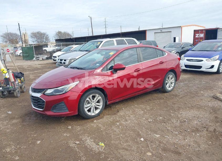 Photo 2 of 2019 Chevrolet Cruze LT (VIN 1G1BE5SM8K7121191)