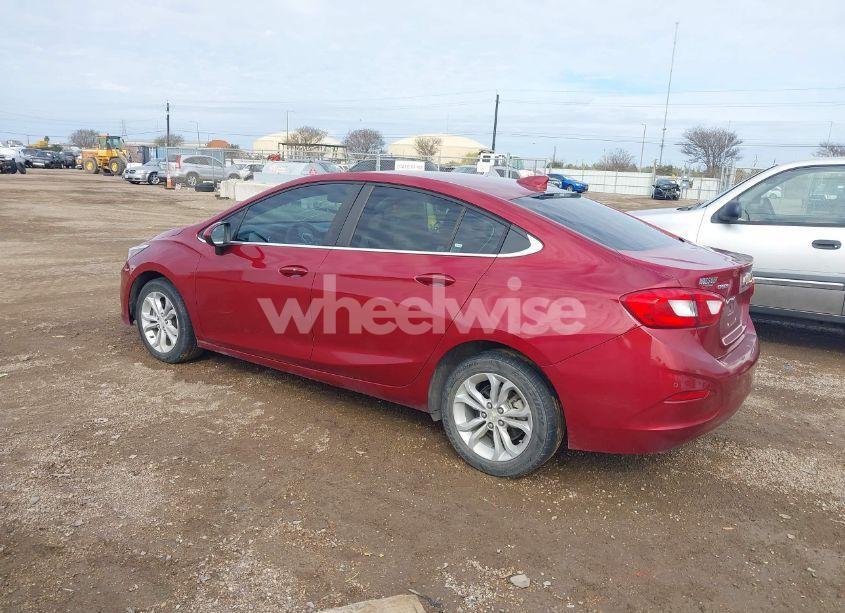 Photo 3 of 2019 Chevrolet Cruze LT (VIN 1G1BE5SM8K7121191)