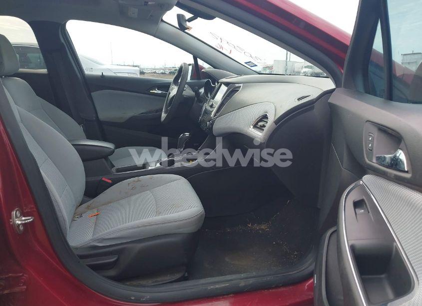 Photo 5 of 2019 Chevrolet Cruze LT (VIN 1G1BE5SM8K7121191)