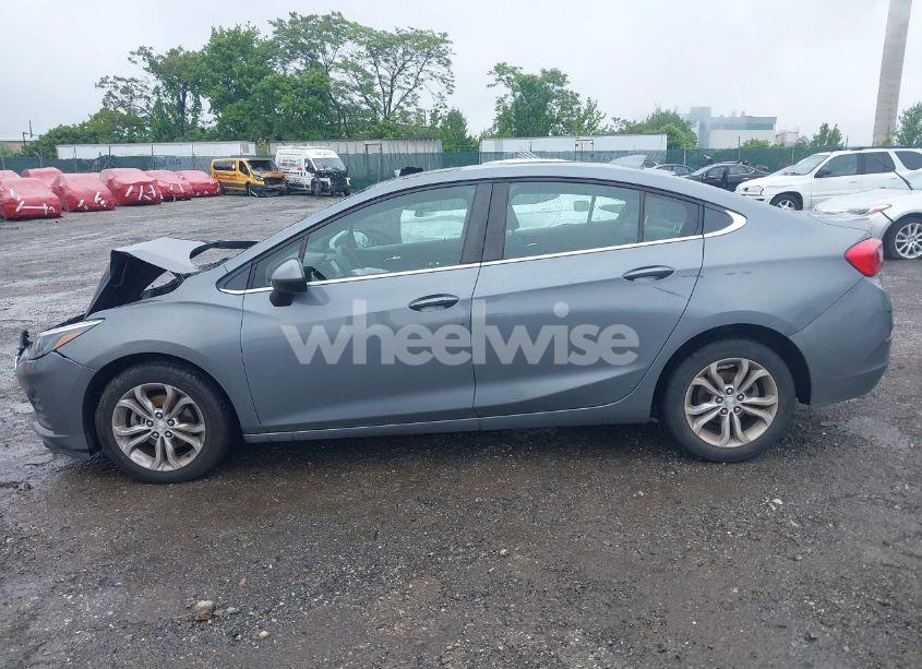 Photo 14 of 2019 Chevrolet Cruze LT (VIN 1G1BE5SM8K7138508)