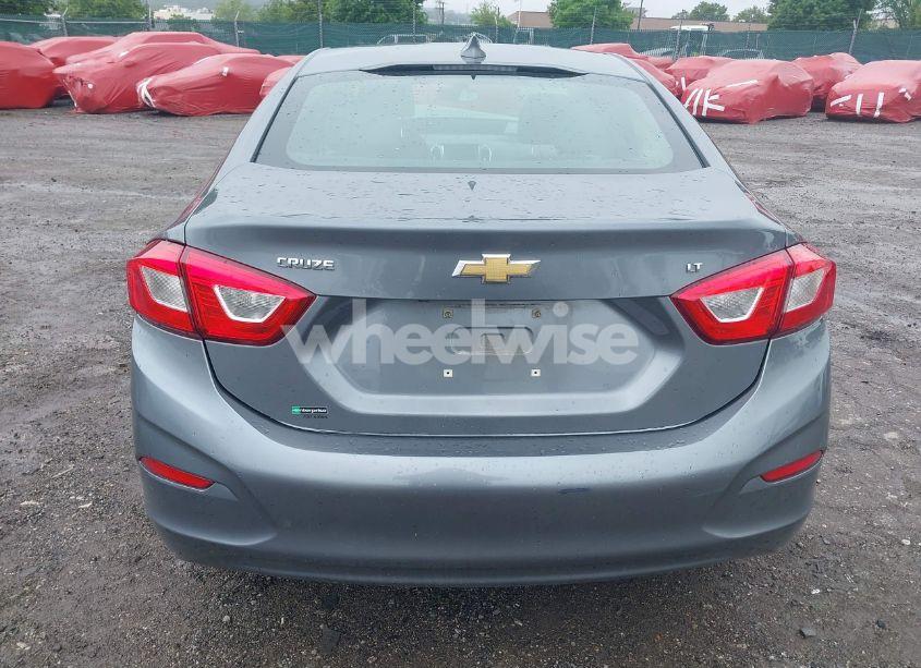 Photo 16 of 2019 Chevrolet Cruze LT (VIN 1G1BE5SM8K7138508)