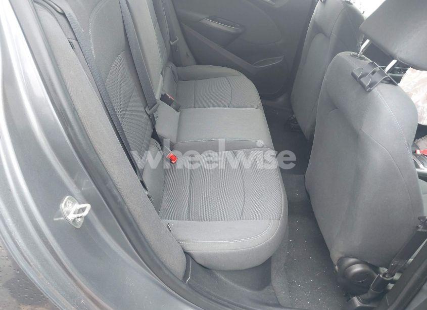 Photo 8 of 2019 Chevrolet Cruze LT (VIN 1G1BE5SM8K7138508)