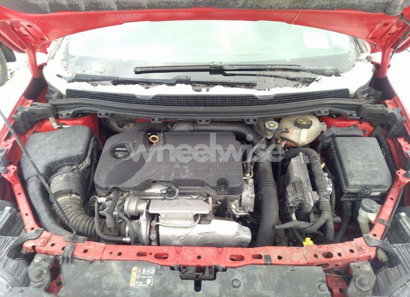 Photo 10 of 2019 Chevrolet Cruze LT (VIN 1G1BE5SM8K7142638)