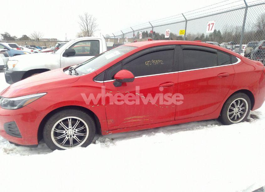 Photo 14 of 2019 Chevrolet Cruze LT (VIN 1G1BE5SM8K7142638)