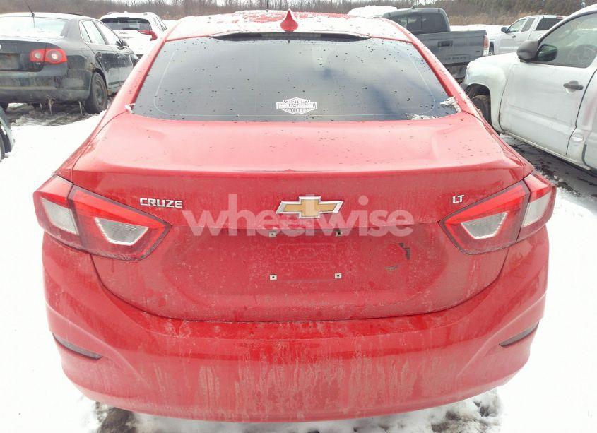 Photo 16 of 2019 Chevrolet Cruze LT (VIN 1G1BE5SM8K7142638)