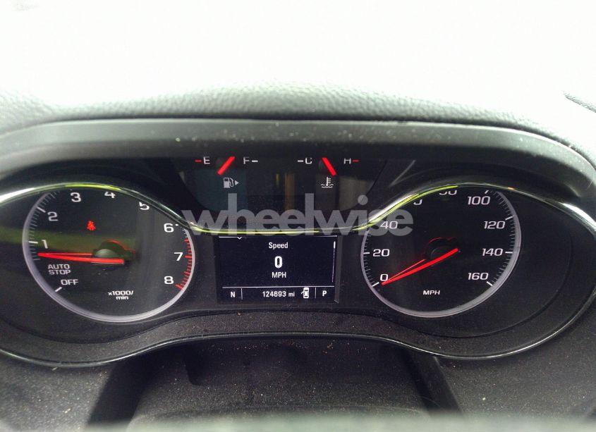 Photo 7 of 2019 Chevrolet Cruze LT (VIN 1G1BE5SM8K7142638)