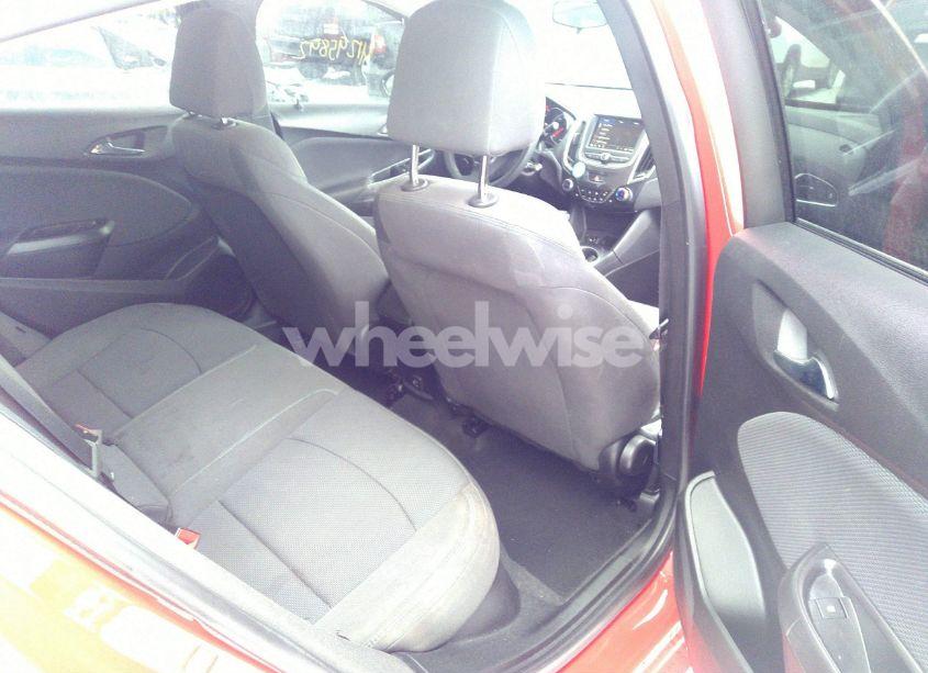 Photo 8 of 2019 Chevrolet Cruze LT (VIN 1G1BE5SM8K7142638)