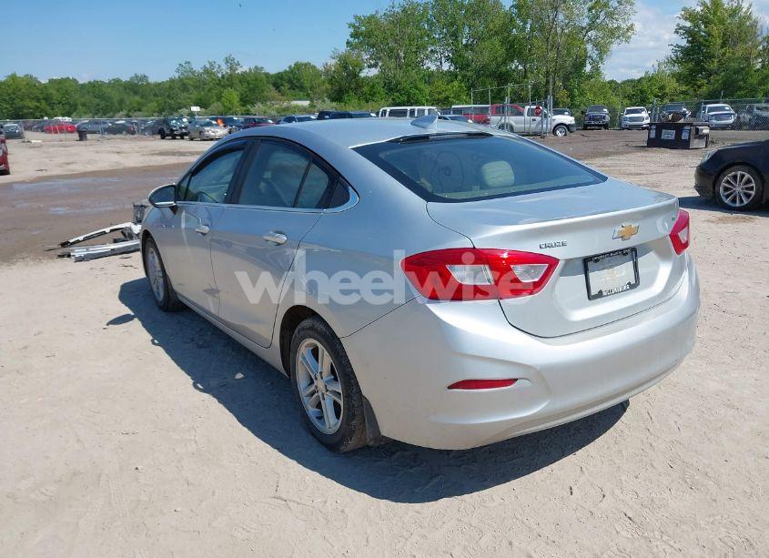Photo 3 of 2016 Chevrolet Cruze LT (VIN 1G1BE5SM9G7237958)