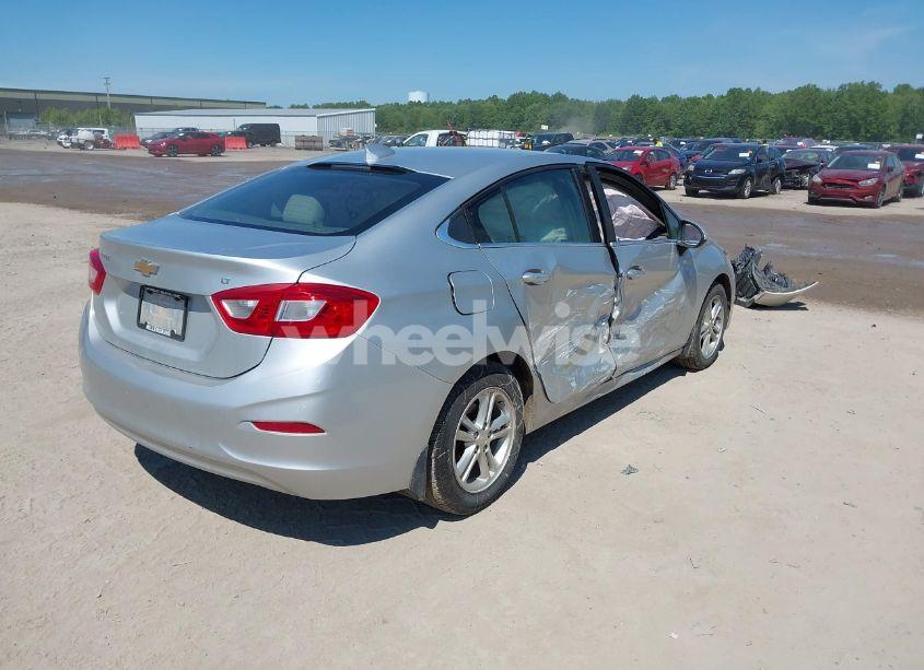 Photo 4 of 2016 Chevrolet Cruze LT (VIN 1G1BE5SM9G7237958)