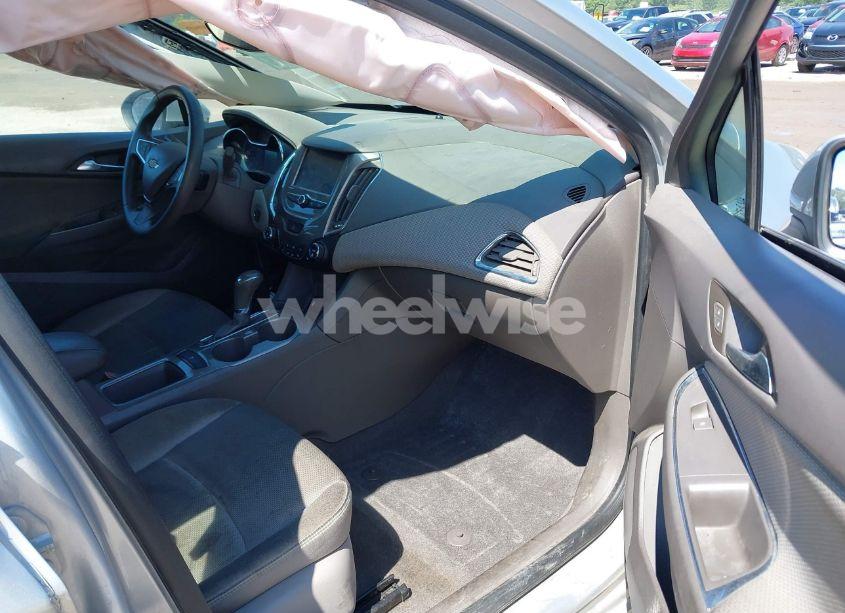 Photo 5 of 2016 Chevrolet Cruze LT (VIN 1G1BE5SM9G7237958)