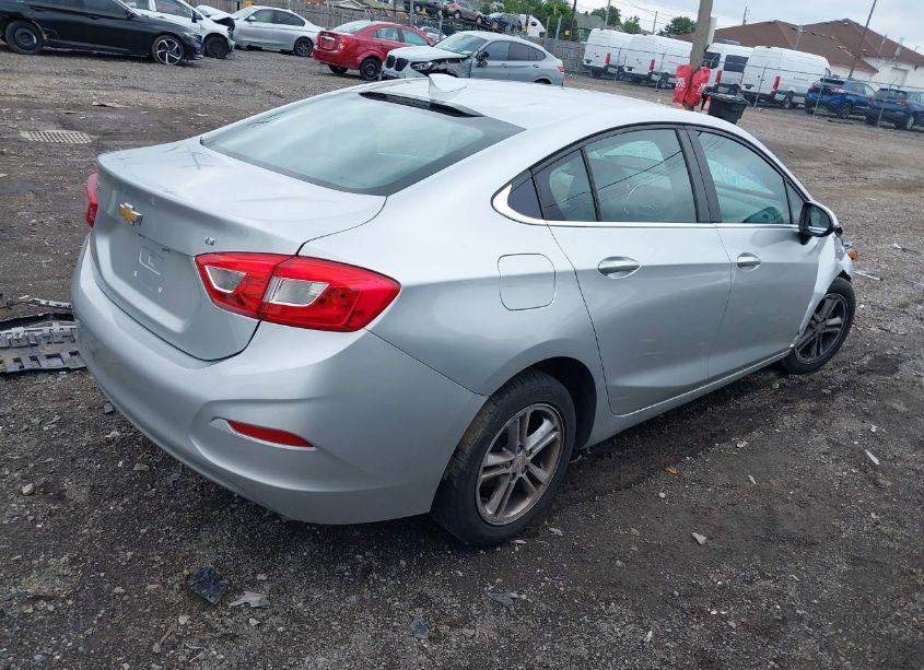 Photo 4 of 2017 Chevrolet Cruze LT (VIN 1G1BE5SM9H7100312)