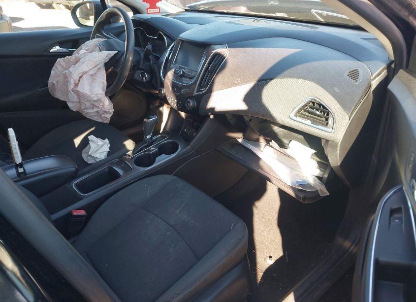 Photo 5 of 2017 Chevrolet Cruze LT AUTO (VIN 1G1BE5SM9H7102254)